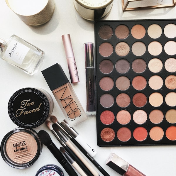 Silk Shade 18-Pan Eyeshadow Palette
